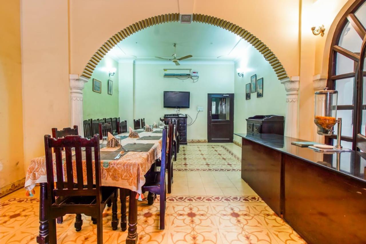 Hotel Utsav Niwas Джайпур Екстериор снимка